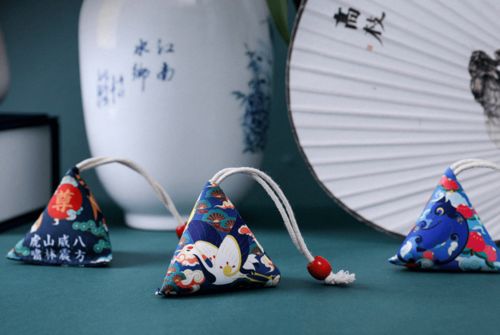 國潮文創(chuàng) 設(shè)計(jì)上的驚艷與信息咨詢服務(wù)的內(nèi)在邏輯